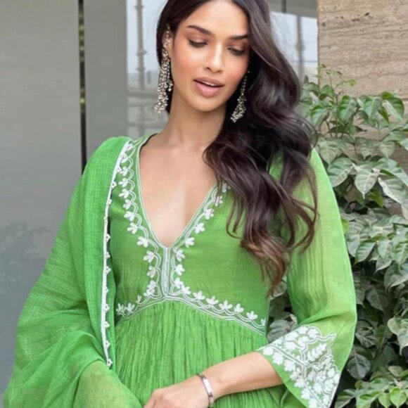 Green Women's Kurta Set Neha Khullar - Picture 2 of 8
